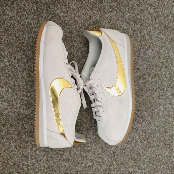 Nike Shoes - Nike Cortez Woman's Size 9
